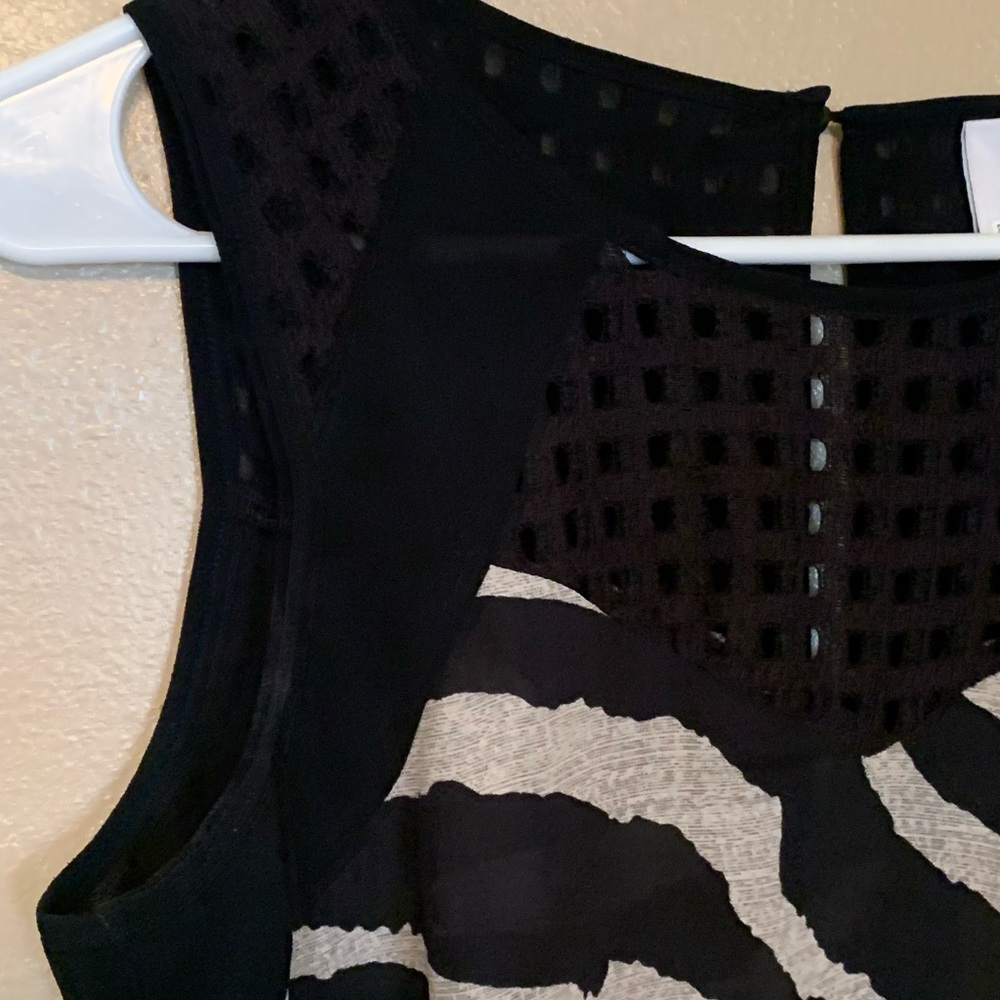 CAbi style 5046 tivoli animal print sleeveless top size XS - Picture 2 of 4